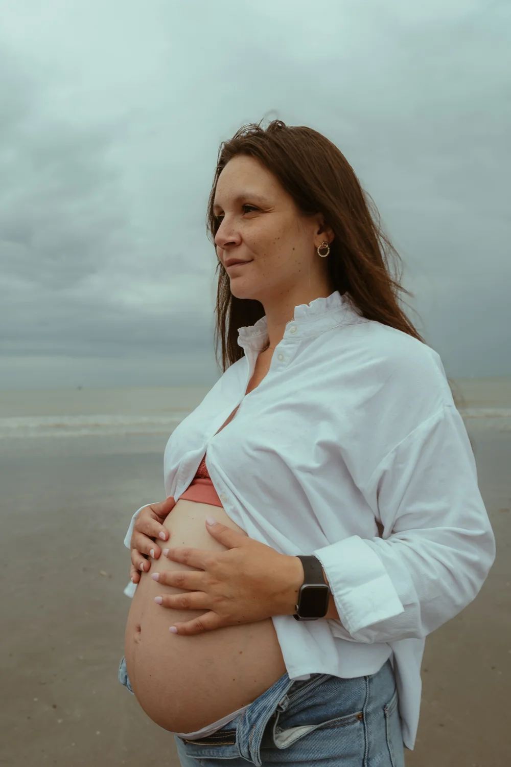 Zwangerschapsshoot aan zee door Vivid Fotografie